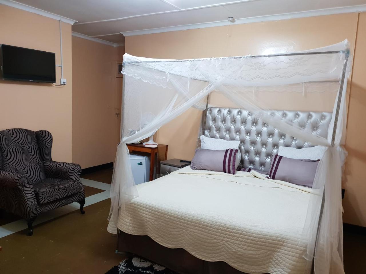The Oasis Evergreen Lodge Choma Екстериор снимка